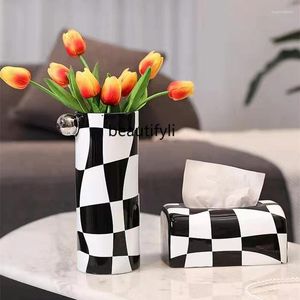 Vasi YJ in bianco e nero a scacchiera a scacchiera in tessuto elettro -elettro -addetico di lusso casa di lusso soggiorno disposizione floreale floreale
