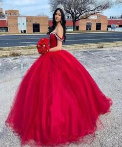 2022 Dark Red Vintage Quinceanera Dresses Pärlade kristaller Tulle av axelformell Pageant Gown Sweet 16 Birthday Party Ball Gown9352661