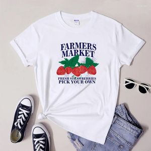 Women's T Shirts Farmers Market Fresh Strawberries T-Shirt Aesthetic Vegan Fruit Tee Shirt Retro 90s Strawberry Season Tshirt