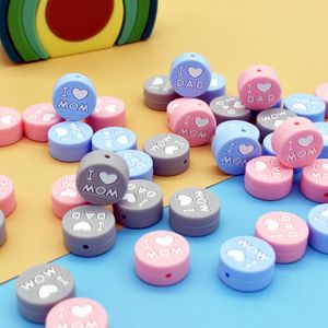 50pcs silicone bebê mastigando a dentição Eu amo mamãe pai beads DIY CLIPS CLIPS ALIMENTOS ALIMENTOS DE CARTE DO BEAD TOYS DO CHARGA DE FAZENDO 240417