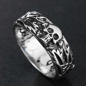 Pierścienie zespołowe modne i kreatywne punkowe gotyckie pierścień czaszki odpowiednie dla mężczyzn i kobiet spersonalizowane mody mody rocka akcesoria biżuterii Q240427