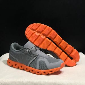 Running scarpe da esterno Scarpe designer Sneaker Sneakers Cloud Shock Assorbimento di Sports Orange Grey for Women Mens Training Tennis Sport Scarpe