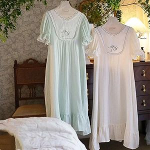 Momanes de dormir femininas de camisola vintage solteiras Mulheres de verão de manga curta vestido de algodão longa estilo francês bordado no pescoço redondo Nightie