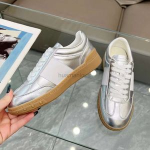 Trainer Designer Valentyno Shoes 2024 Stud Sneakers Vlogoo New Fashionable Low Top Board Casual Color Block Tacing Trendy Sports Womens