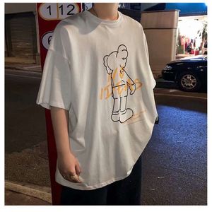 Tecknad trendig varumärke kortärmad t-shirt för män, lös passande koreansk version av ins, trendiga Harajuku-stil high street hiphop kläder