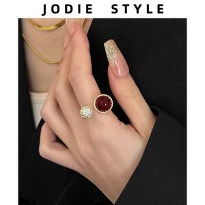 Hochkostenringe Performance Schmuck roter Ring für Frauen Luxus und elegante exquisite trendige Finger mit gemeinsamem Vnain