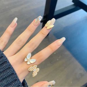 Eyecatching design Trend rings designed for men and women Gold High White Space Diamond Butterfly Ring with common vnain