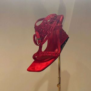 24 lata Nowe pełne diamentowe kwadratowe głowę nieregularne sandały na wysokim obcasie Rzymskie seksowne buty damskie