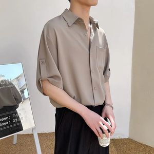 夏の韓国ファッションアイスシルクショートスリーブシャツの男性半袖ラペルソリッドカラーカジュアルカジュアル高品質の男性用240425