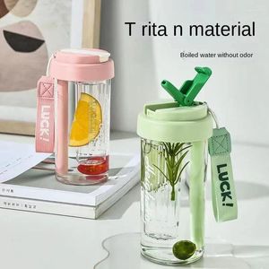 Vattenflaskor Summer Portable Cup 600 ml Sportflaska Matklass Tritan Material Kvinnlig halm Handy