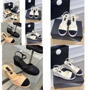 Designer kvinnor sexiga höga klackar utomhus bekväma plattskor bröllopsklänning svart vit sko fotledband sandaler med ruta 35-40 originalkvalitet