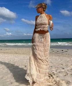 Elegante weiße ärmellose Rückenless Hängehalsstil Tops und lange Röcke zweiteilige Set für Frauen Sommerparty Beach Outfit 240423