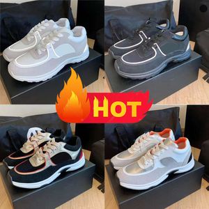 Sneakers designer kalvskinn klänningskor män kvinnor vintage mocka tränare reflekterande sneaker mens plattform sko ccnel vit mocka marinen kvinnor lyx läder tränare tränare