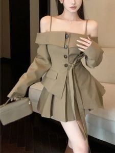 Hikigawa Chic Fashion Slash Neck Irregolare Women Women Blazer Gacche a vita alta Gonne a vita pieghettate 2 set Ropa Mujer 240425