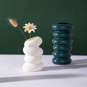 Garden Decorations 1PC Plastic Spiral White Vase Hydroponic Pot Vase Decoration Home Desk Decorative Vases for Flowers Decoration Maison Floreros