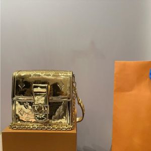 24SS مصممة للنساء الفاخرة براءة اختراع جلدية Daphani Messenger Bag Women's Handbag Bag Bag Crossbody Bag underarm B Quwv