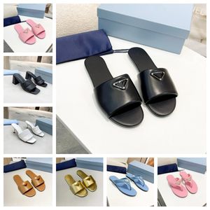 Designerskor Sandal Flip Flop Flat Bottomed Slippers Pointed Triangular Button Formal Sandals Fashionable High Heeled Slipper mångsidiga platta sandaler