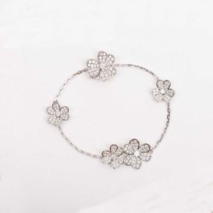 S925 Silver Luxury Quality Charm Armband med diamant och blommor i silverfärg har stämpelbox PS3496B