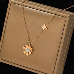 Подвесные ожерелья корейский дизайн моды маленький ромашка титановый стальное ожерелье для женщин простые воротниковые темпераментные ювелирные украшения