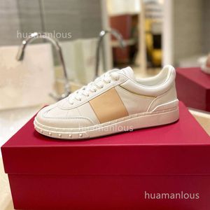 2024 Sneakers Shoes Trainer Stud Designer Spring Ny äkta läder Casual fashionabla lågtopppar Träning platt botten Valentyno Lace Up Sports Women 1 7VSD