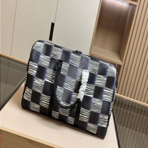 23SS Unisex Luxurys Designers Travel Bag Handbags Shouder Crossbody Women Large Capacity Handbags Pouch Purse Original Metal Go On A Tr Xbbs