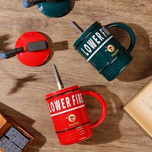 Canecas Fire Extenduisher Cup Water Water Bottle Home Ceramic Coffee Cup Creative Ceramic Tea Cup Presente Perfeito para Firefighters J240428