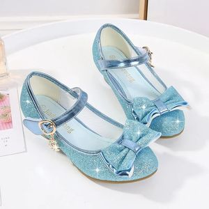 Girls Sandals Rhinestone Butterfly Latin Dance Kids Scarpe per bambini Tanne High Princess Scarpe Abito da festa in pelle Vestite per feste 240415