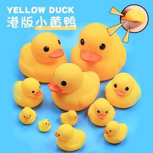 Brinquedos de banho de bebê Childrens Water Trope Small Yellow Duck Pinched Will Sond patinling Baby Toys Duck Baby Bath Toys