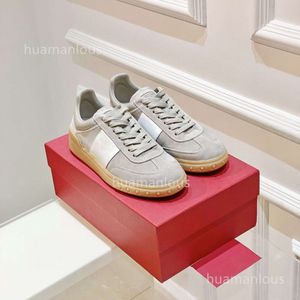 Herren -Trainer Designer Valentyno Schuhe 2024 Gestüt Sneaker Vlogoo Paar Casual Sports Neue Produktfarbe Spleißspitzen Schnürnieten gepaart Frauen 4Gko