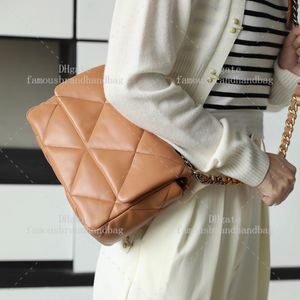 Torebka designerska 26 cm jagnięta torba klapa designerska worek Wysokiej jakości torby na ramię designerka torba crossbody 10a lustrzana torba łańcuchowa z pudełkiem C012