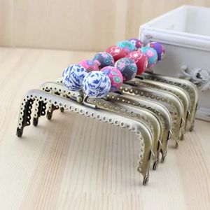 C15 Polimer Kil Boya Boncuk Kare Öpücük Kuello 12cm Antika Pirinç Kare Metal Çanta Çerçevesi Diy Para Çantası Çantası Aksesuarları 5 PCS 240419