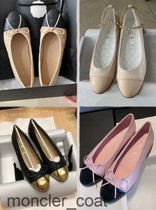 Paris luksus designer buty czarne różowe balet płaskie buty damskie 2c marka marki buty pikowane skórzane baletowe buty okrągłe palce damskie formalne skórzane buty sukienki