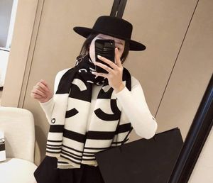 2022 Warm Imitation Cashmere Scarf for Women Luxury Brand Winter Shawl Wraps Thick Blanket Square Tassel Stoles Echarpe Pashmina4807033