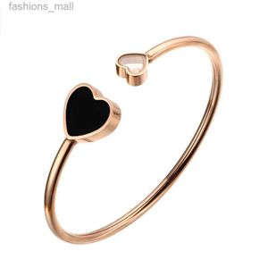 Designer Bangle Luxury rostfritt stål armband armband för kvinnor män älskare par svart/rött skal hjärta med kristallsten charm smycken gåvor q0720