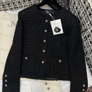 럭셔리 디자이너 여성 재킷 이른 봄 새로운 유명 인사 작은 향기로운 풍력 중장비 다이아몬드 서부 스타일 다목적 둥근 목 두꺼운 코트