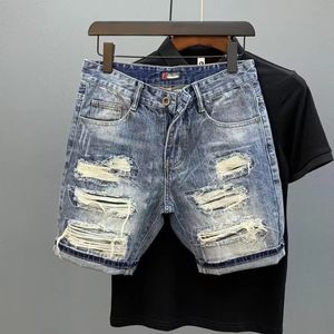 Elegant bequemes Loch Sommer -Denim -Shorts für Männer, die atmungsaktive Jeans Shorts männliche Mode 5 Punkte Hosen 240428 abgeschafft haben