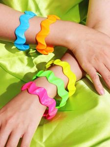 Bangle Hangzhi Buntes süßes helles Acrylarmband Mode Feiertag Schmuck für Frauen Sommer Ziemlich charmant