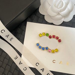 Designer de marca de broche banhado a ouro boutique nova coloração de cores combinando moda charmos