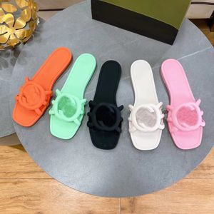 Designer tofflor Slåsande sandaler Kvinnor tofflor gummi flip flops platt sandal gelé skript orange glider vattentäta skor sommarstrandreglage skurna slider