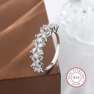 Bandringar lyxiga kvinnor Small Natural Diamond R925 Sterlsilver Engagement Rvintage Womens Wedding Ring J240429