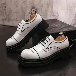 Lässige Schuhe schwarze Männer Leder Herrengeschäftskleid Oxfords Zapatillas Hombre