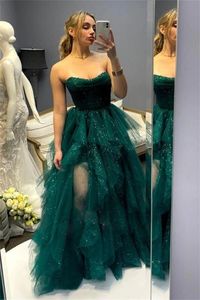 الكشكشة الخضراء الداكنة Tiere Prom Dresses Side Side Pluged Party Grow Tulle Puffy Vestidos de Noche Sweep Train