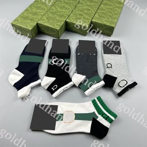 Meia de algodão pura de algodão meias clássica de bordado de bordado de cinco pares Sport Sock Whit Box