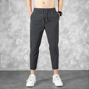 Pantaloni maschili coreani seta ghiaccio maschile estate sottile marchio di moda versione sciolta rapida casual 9 punti Sports boy boy q240429