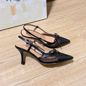 شاش القوس slingbacks مضخات مصمم صندل فاخر مصمم صندل الكعوب الصيفية نساء الأحذية نمط جديد الأزياء