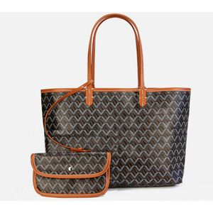 Entdecken Sie den Ultra Leder Big Schulter Tote Bag mit Chevron -Muster.Perfekt für stilvolle Frauen unterwegs, verfügt über große Kapazitäten und Designergriffe.Gyd **