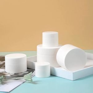 Jar in plastica all'ingrosso 3G -80G Plastic Vento Gramello bianco Strumenti di viaggio in bottiglia riutilizzabile con bottiglia remipitazione Mini Contenitore Cosmetico 240425 240425