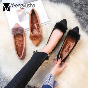 Lässige Schuhe Innensohle Plüschfell Frauen Nerzhaarflats große Größe 43 Damen Kleiden Winter warme spitze Zöfe pelzige Ladungsstoffe Fleeces Ballett