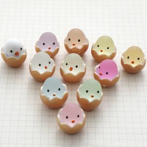 Decorations 1PC Mini Resin Luminous Chicken Ornament Cartoon Cute Car Dashboard Toys Dolls Figures Home Garden Decoration Random Color