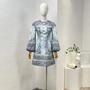 Lässige Kleider 2024 Kollektion Blau Paisley Blumendruck hochwertiger Leinen langer Laternenhülle Loch Knöpfe Frauen Vintage Mini Kleid